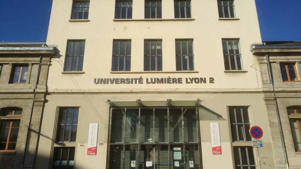 Professor at Quentin’s University Under Guard After Far-Left Threats