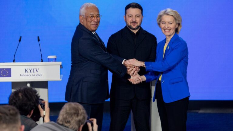 European Council President António Costa (L), Ukraine’s President Volodymyr Zelensky (C) and the President of the European Commission Ursula von der Leyen (R) pose for a photo during a press conference in Kyiv on February 24, 2026.