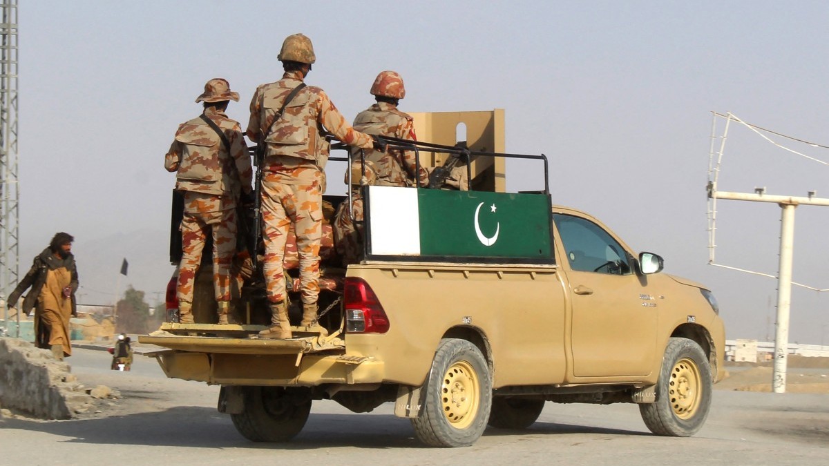 Pakistani soldiers patrol near the Pakistan–Afghanistan border crossing in Chaman on February 27, 2026, following overnight cross-border fighting between the two countries.