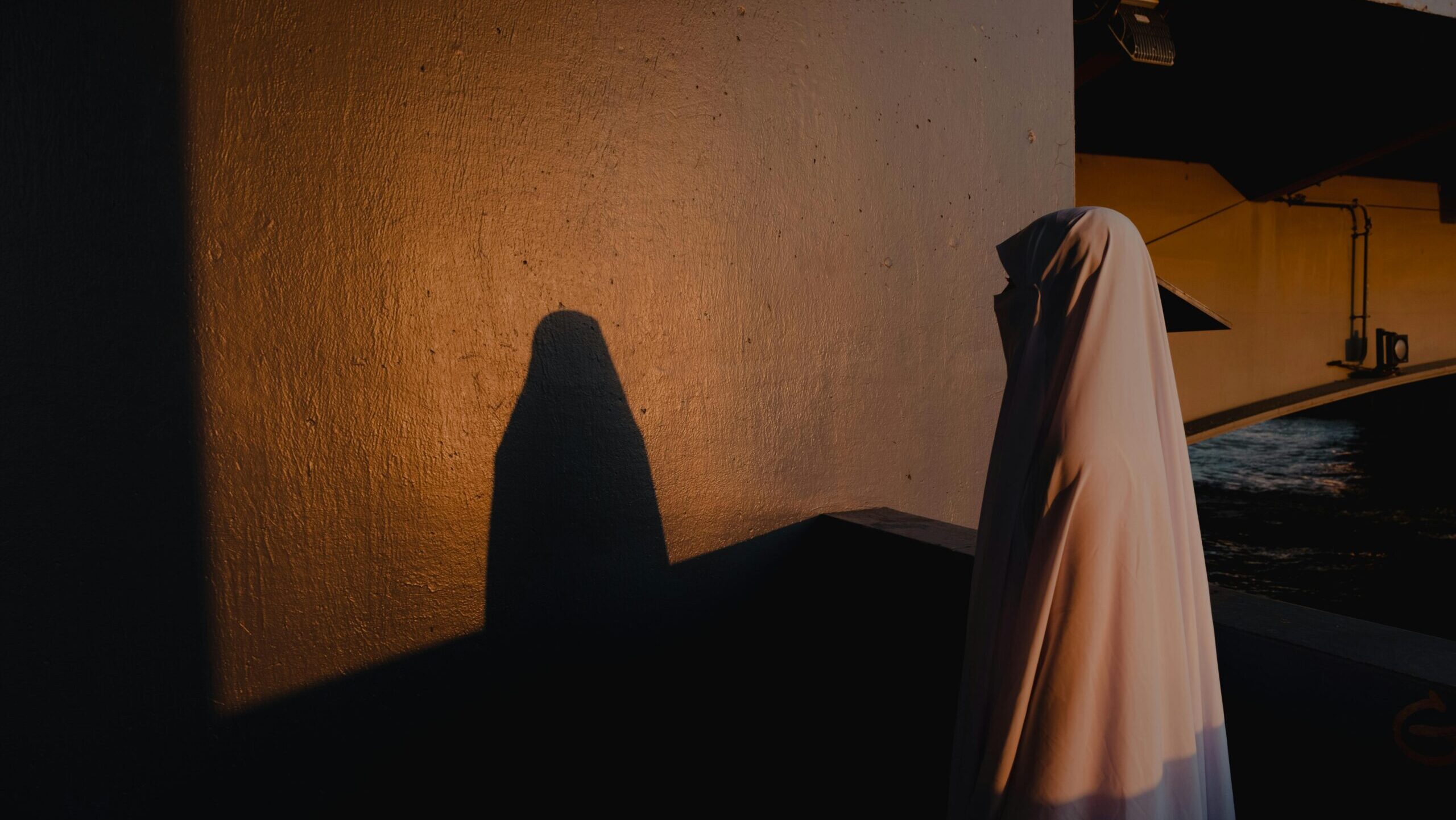 Spain’s Main Conservative Party Backs Burka Ban in Major Political Shift