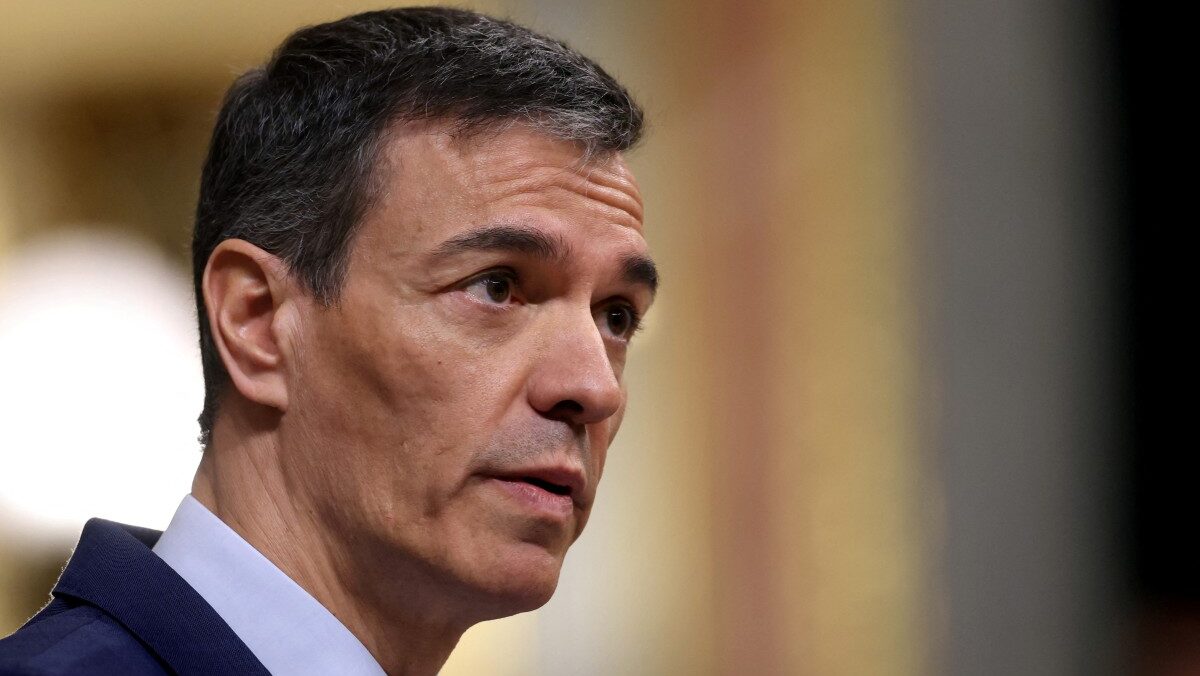 Spain Could Grant Legal Status to 1.6M Migrants