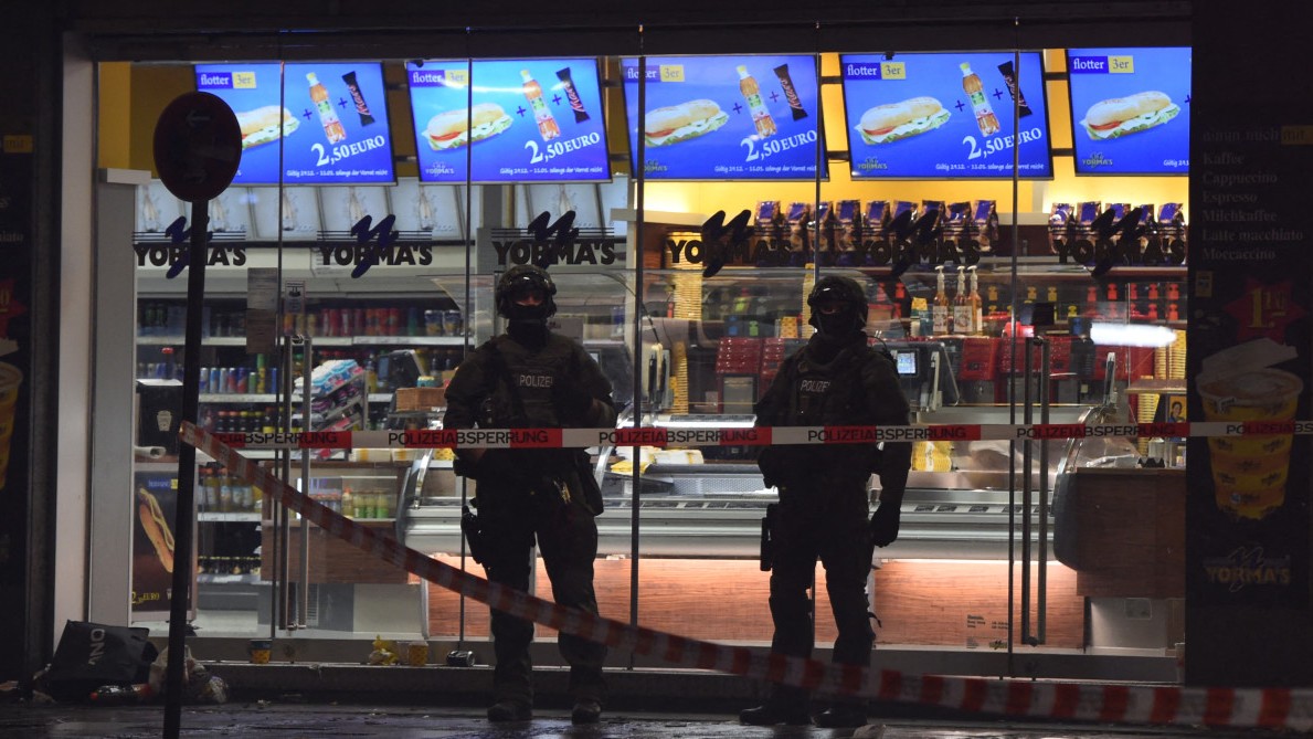Police officers guard the entrance to the closed central station in Munich on January 1, 2016, after indications that a terror attack was being planned for New Year's Eve.