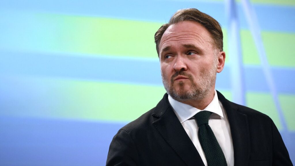 Drive Less, Fly Less: Brussels Prepares Europe for Energy Squeeze