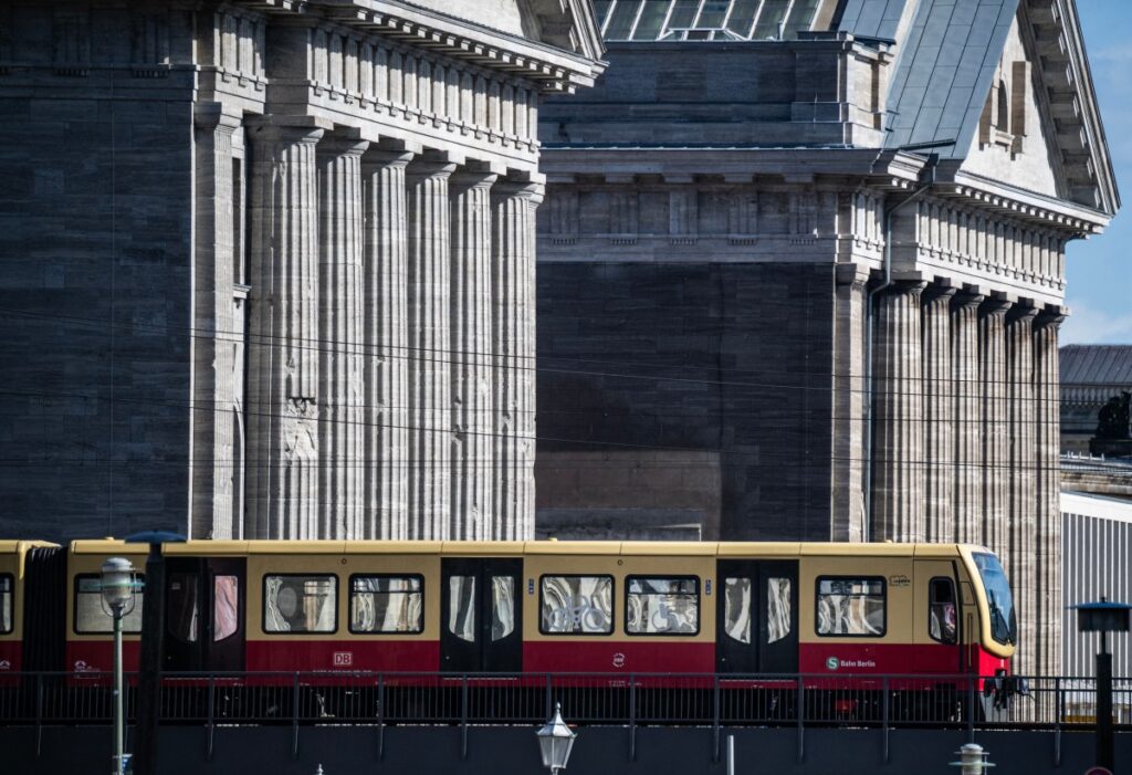 Berlin Train Passenger Beaten for Shielding Women from Harassment