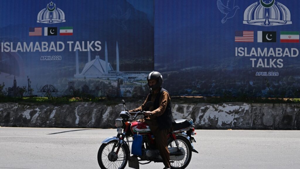 Pakistan Pushes U.S.–Iran Talks as Hormuz Tensions Rise