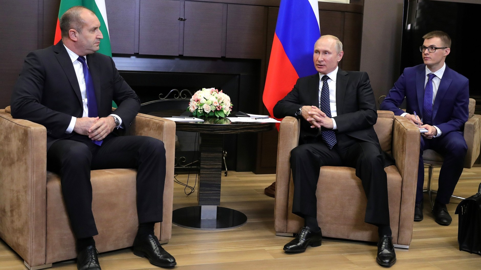 Rumen Radev (L) and Vladimir Putin in Moscow in 2018