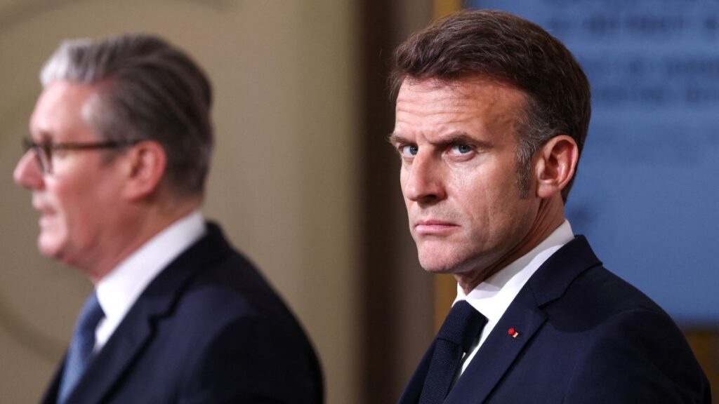 France’s President Emmanuel Macron (R) stands next to Britain’s Prime Minister Keir Starmer (L) as he attends a joint press conference following an international summit on efforts to reopen the Strait of Hormuz in Paris on April 17, 2026.