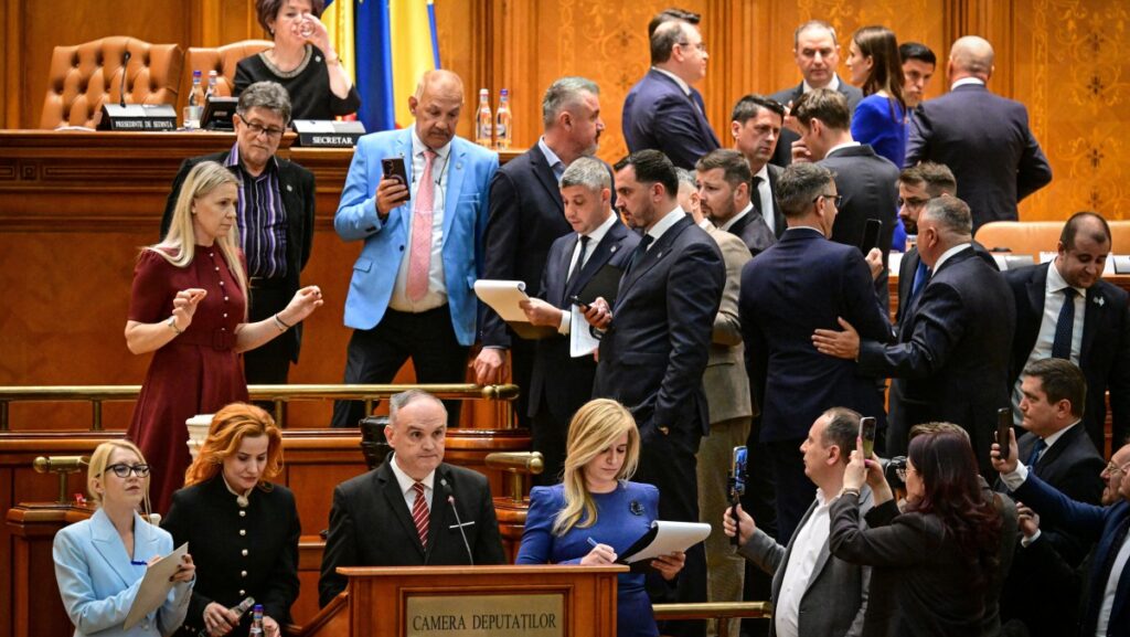 Romania Government Falls in Decisive Vote