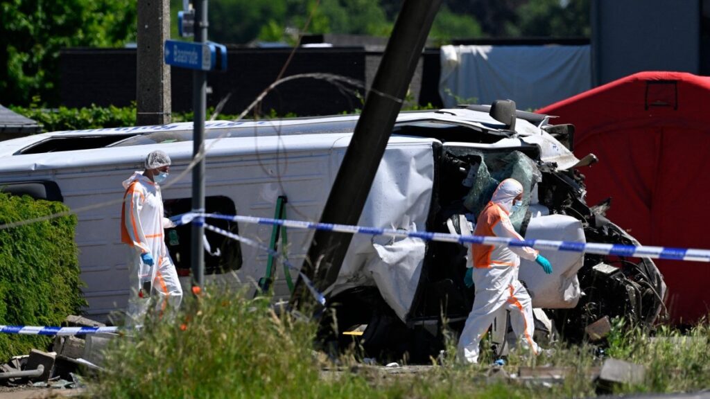 Belgium: Four Dead After Train Collides with School Minibus