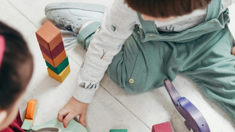 Little boy and little girls playing (illustration German daycare) Pexels