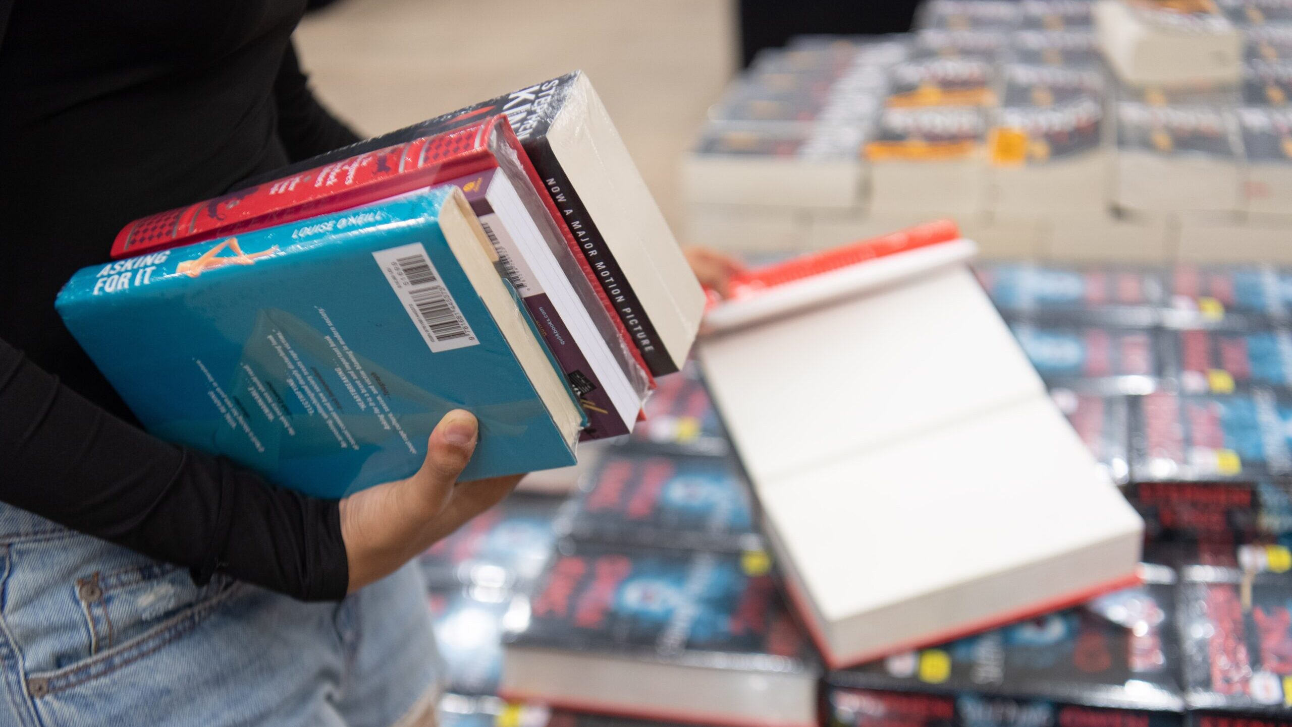 The ‘Anti-Fascism Certificate’: Italian Book Fair Turns Into Ideological Battle