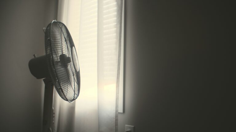 Fan in room illustration no AC in heat wave