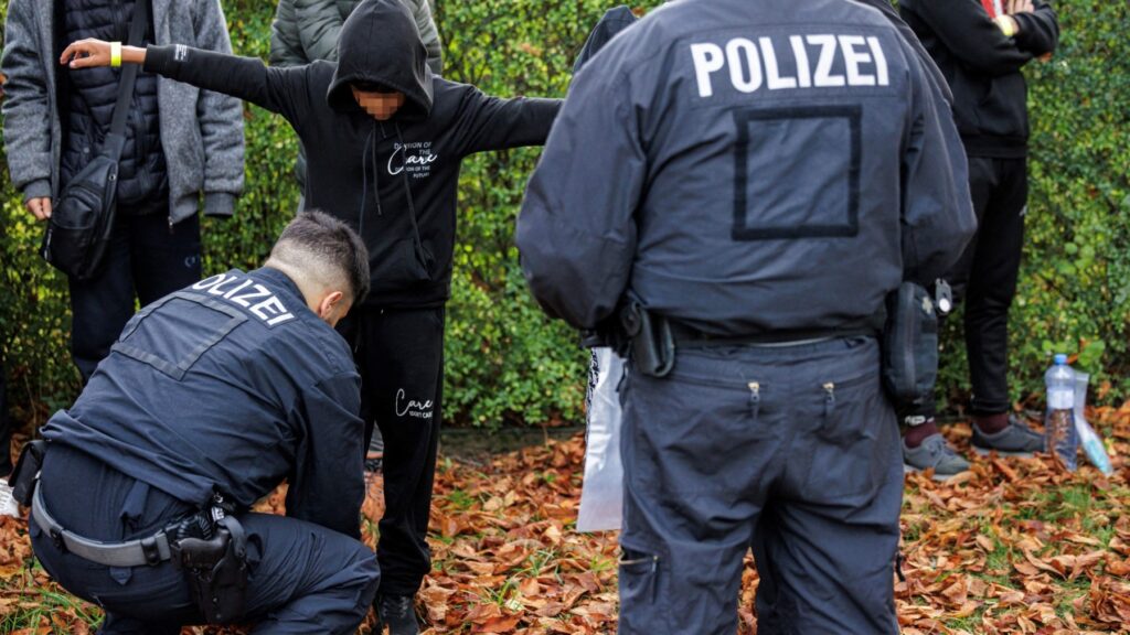 Sovereigntists Ramp Up Fight Against Brussels as Migration Pact Takes Effect