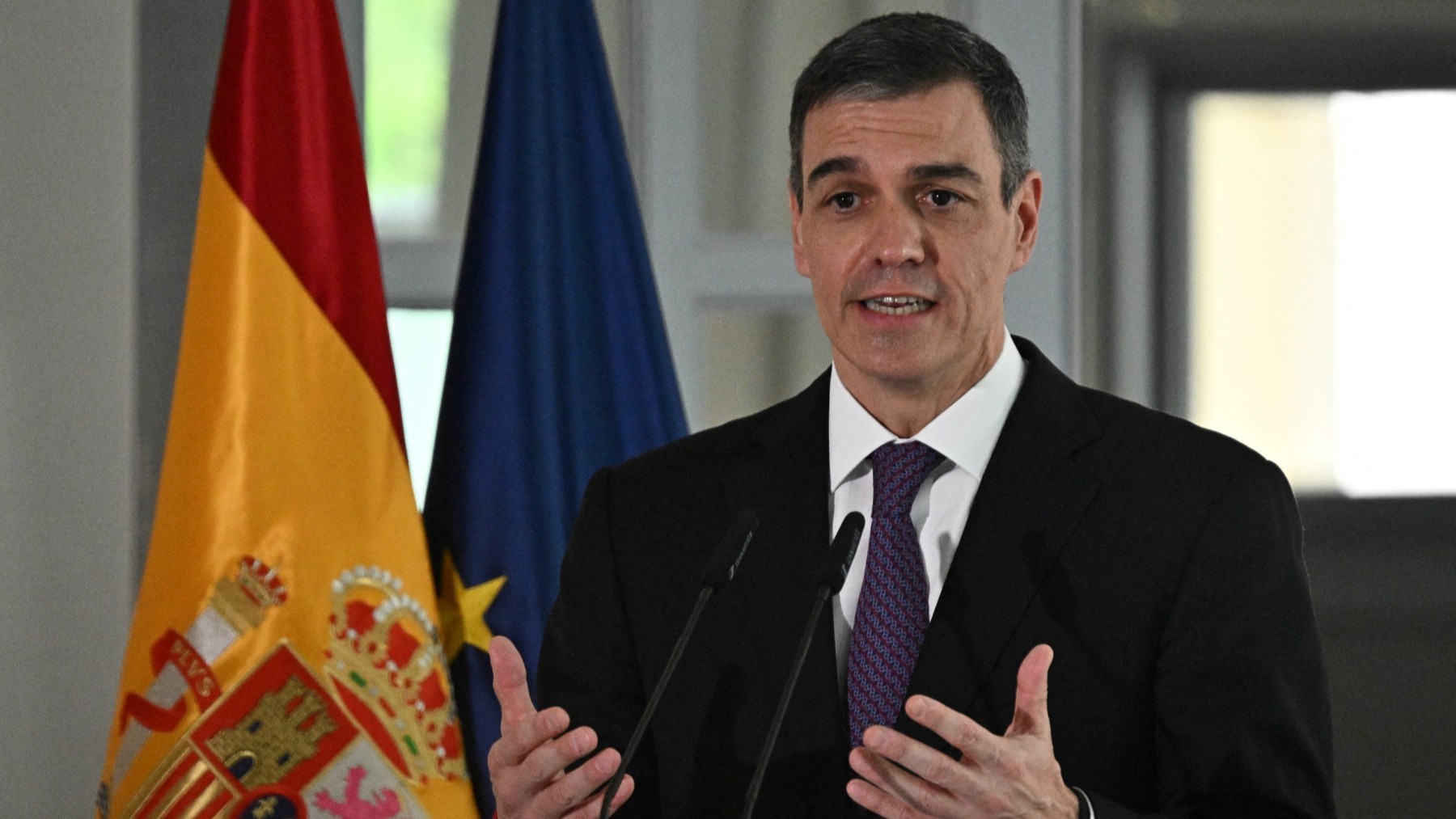 Spanish PM Looks Abroad for the Votes He Is Losing at Home
