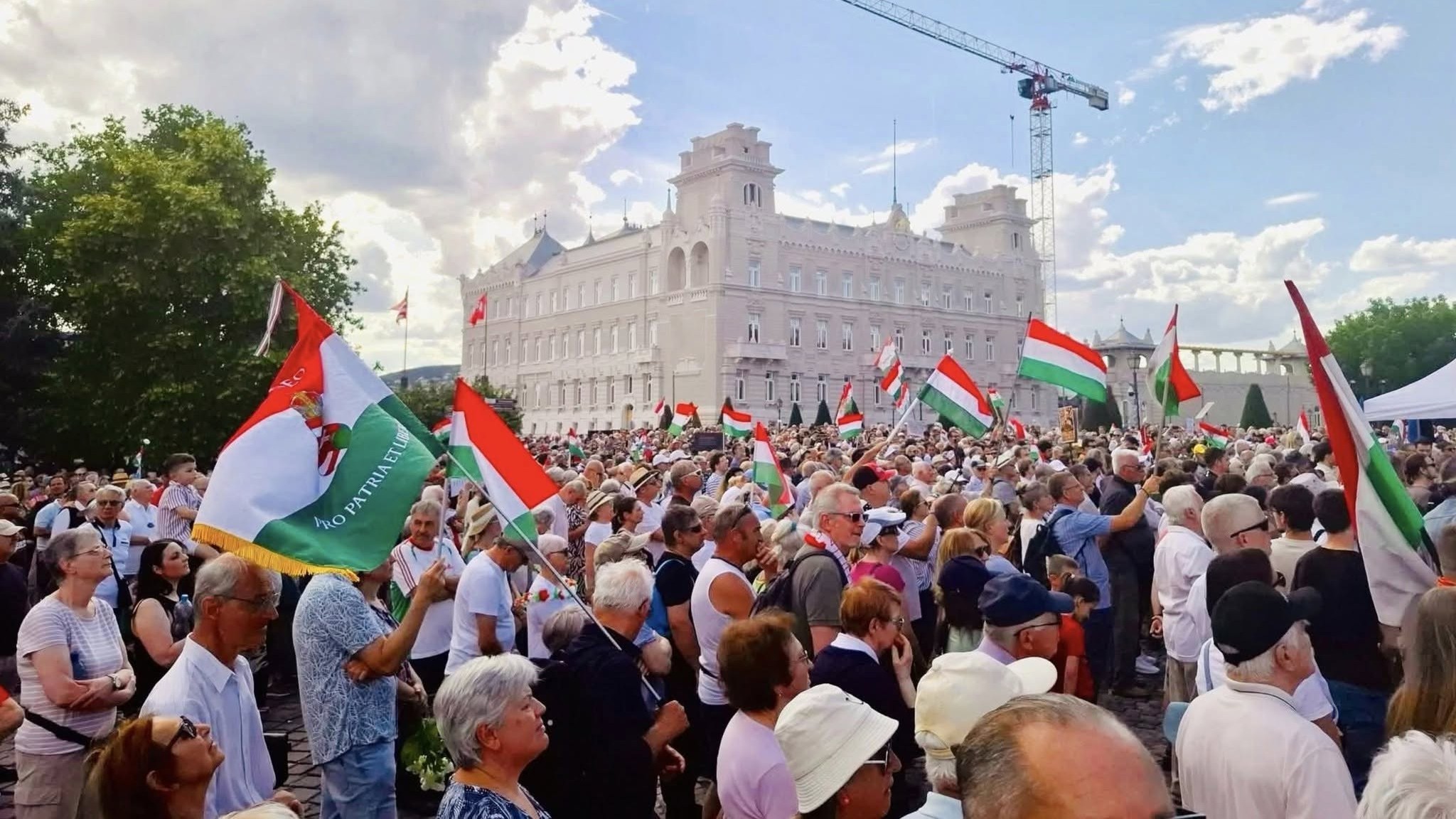 Thousands Protest in Budapest Against Migration Pact and Purging of State Institutions