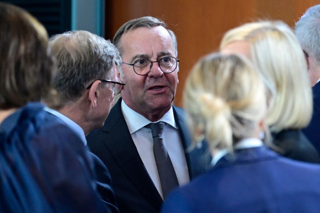 German Defence Minister Could Deny AfD Officials Access to State Secrets