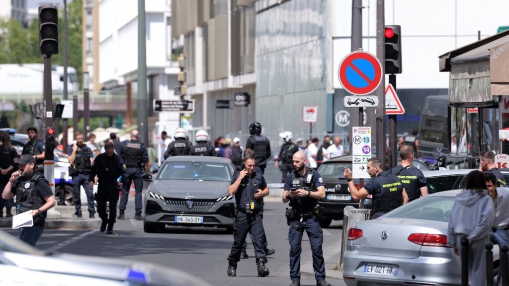 In the heart of Paris, a man attacked three women with a knife “in the name of Allah.” Yet, once again, the psychiatric diagnosis prevailed, and the case was not referred to the National Anti-Terrorism Prosecutor’s Office. Across the French border, an Islamist terrorist attacked the Berlin Pride parade, but there, too, it seems almost impossible for the Germans to accurately profile the attacker. Is deliberate blindness the disease of our time? On Monday, July 27th, 2026, in Paris’s 17th arrondissement, three young women, aged 19, 24, and 36, one of them pregnant, were attacked with a knife in the middle of the street late in the morning. Two victims were seriously injured, but, according to authorities, their lives are not in danger. The alleged perpetrator, a 31-year-old man, was armed with two kitchen knives. He was spotted and followed by an off-duty police officer from the Paris Police Prefecture, then subdued with the help of responding officers and several bystanders before being arrested. Several witnesses and videos shared on social media show the suspect stating, among other things: “It was Allah who ordered me to do this.” According to other accounts reported by the press, he also reportedly stated: “Allah sent me to kill women.” The National Anti-Terrorism Prosecutor’s Office was immediately notified and is monitoring the case but has not taken over the investigation at this stage. An investigation has been opened for aggravated attempted murder, while authorities are working to determine whether the acts constitute a terrorist offense or were motivated by other factors. Police Prefect Laurent Nuñez stated that the suspect was speaking incoherently and had reportedly been hospitalized for psychiatric treatment on several previous occasions. The psychiatric interpretation is currently favoured by the authorities, in line with a recurring pattern in cases of this type: psychological motivation is emphasized, which allows the ideological background of the attack to be downplayed when the suspect is Muslim. At this time, several points remain to be established. Were the victims chosen at random or because they were women? What were the attacker’s potential ties to Islamist circles? Depending on the findings of the investigation, the National Anti-Terrorism Prosecutor’s Office will decide whether or not to proceed with the investigation on the basis of a terrorism charge. The tendency to frame attacks linked to Islam as psychiatric cases seems to be a standard procedure for police and judicial authorities. It is worth noting that when investigations are conducted into attacks carried out by individuals with profiles associated with the ‘far right,’ psychological instability is never highlighted as a primary factor in the media. Who remembers Anders Breivik as a paranoid schizophrenic? It is understandable that it may be delicate to classify acts that combine explicit references to Islam, extreme violence, and psychiatric disorders, but the presumption of psychiatric causes occurs too frequently to go unquestioned. The French National Anti-Terrorism Prosecutor’s Office follows a fairly consistent approach. In their view, the fact that a perpetrator shouts “Allahu Akbar,” claims to be acting “in the name of Allah,” or cites a religious motive is not sufficient on its own to characterize the act as terrorism. Prosecutors look for objective evidence demonstrating genuine ideological commitment: viewing jihadist propaganda, allegiance to an organization, preparation for the attack, documented radicalization, a symbolic choice of target, or an intent to sow terror beyond the immediate victims. In the absence of such evidence, the case is generally handled by the ordinary criminal prosecutor’s office, even if the perpetrator’s statements have Islamist overtones. The Alban Gervaise case remains, in this regard, one of the most significant precedents. On May 10, 2022, the 40-year-old military doctor was stabbed to death outside the Catholic school where he had come to pick up his three children in Marseille. His attacker chased him out of his vehicle, struck him repeatedly, and, once subdued, shouted, among other things, “Let me finish him off, in the name of God,” and referred to his victim as “the devil.” The circumstances—a family man, a Catholic school, explicit religious references—immediately raised questions about a possible Islamist attack. However, the judges concluded that the perpetrator was suffering from an acute delusional episode, likely linked to early-stage schizophrenia, which had resulted in a loss of discernment at the time of the incident. In 2025, he was therefore declared not criminally responsible and involuntarily committed to a psychiatric facility. In 2026, the decision to grant him a more flexible treatment regimen, including periods at home, caused a strong public outcry, particularly among the victim’s family. In an earlier case, in 2017, the murder of Sarah Halimi by Kobili Traoré—who committed the murder after reciting suras from the Quran and shouting “Allah Akbar”—was recognized as having been committed while he was suffering from an acute delusional episode, exacerbated by heavy cannabis use. Although the judges accepted the antisemitic motive, the perpetrator was found not criminally responsible. The Paris attack presents several interesting features: a perpetrator who claims to be acting on Allah’s orders, victims apparently chosen at random, and reports of a history of psychiatric illness. It is to be hoped that the assailant will not, once again, be able to escape justice. The existence of psychiatric disorders does not automatically preclude a terrorist classification. But it does provide a convenient legal loophole. Above all, there does not seem to be any middle ground between a terrorist act and severe psychiatric disorders leading to criminal irresponsibility. Yet the prevalence of psychologically unstable individuals within a population of immigrant origin with an Islamic background goes beyond mere anecdotal evidence, yet the authorities are reluctant to draw political or practical conclusions from it. The presumption of psychiatric issues whenever a lone attacker of Muslim background carries out a violent act is merely one element in a broader institutional blindness to the risk posed to Western societies by the massive influx of immigrants from Muslim societies. With the media and politicians obsessed with welcoming and being open to others, the terrorist threat is underestimated, and the underlying violence within these immigrant populations is consistently swept under the rug as a non-issue. Ten years ago, on Sunday, July 26th, 2016, Father Jacques Hamel had his throat slit while celebrating Mass in the small town of Saint-Étienne-du-Rouvray. Today, we remember his death—but public television struggles to acknowledge that he was a victim of Islamic terrorism. Self-imposed blindness is hard to cure.