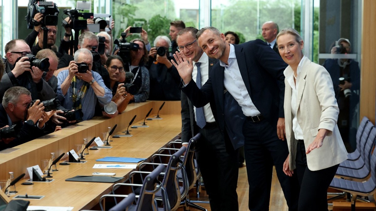 Ulrich Siegmund (C), AfD’s top candidate in the Saxony-Anhalt state election, is flanked by his party’s federal co-leaders Alice Weidel (R) and Tino Chrupalla (L) as they arrive for a press conference in Berlin on September 7, 2026, one day after regional elections in Saxony-Anhalt.